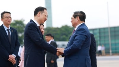 (Foto) Premierminister reist zur WEF 16-Konferenz in Tianjin und arbeitet in China