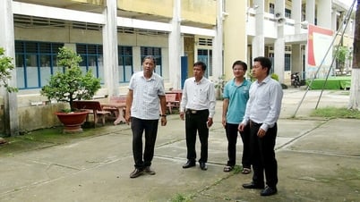 Bí thư Huyện ủy Tri Tôn Lâm Thành Sĩ kiểm tra các hội đồng thi THPT quốc gia năm 2025