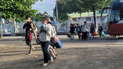 Đồng Nai: Thuê xe đưa 77 thí sinh từ lõi rừng vượt hơn 60km đến điểm thi
