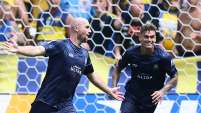 FIFA 클럽 월드컵에서 골을 넣은 교사, 연봉 1년치 받아