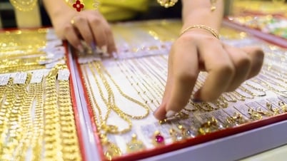 انخفاض سعر الذهب عالميا 55 دولارا للأونصة وسعر الصرف المركزي يصل إلى أعلى مستوى قياسي