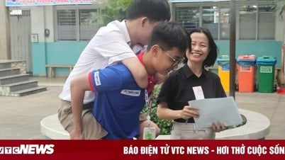 Khâm phục nam sinh khuyết tứ chi vẫn thi tốt nghiệp THPT