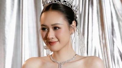 នាយ ចឺម ស្លៀក​ឈុត​រៀបការ​បង្អួត​ស្មា​សិចស៊ី និយាយ​ពី​អាពាហ៍ពិពាហ៍​ជាមួយ​លោក ឌឹក