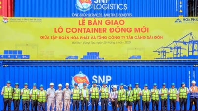 Hoa Phat ส่งมอบตู้คอนเทนเนอร์ล็อตแรกให้กับ Saigon Newport Corporation