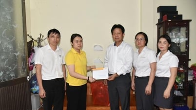 Vietnam Post besucht und ermutigt Gewerkschaftsmitglieder und Arbeitnehmer in schwierigen Situationen in angeschlossenen Einheiten