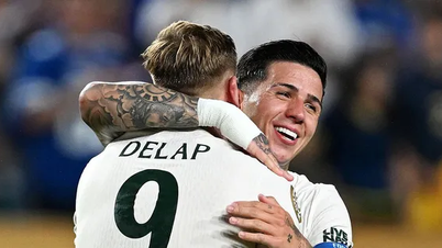 Chelsea thắng đậm nhưng vẫn mất ngôi đầu phút cuối