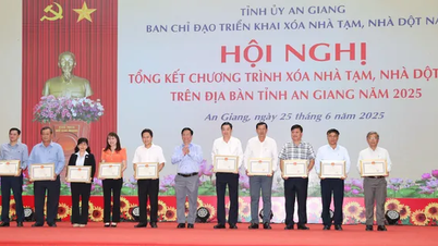 អានយ៉ាង៖ រុះរើផ្ទះបណ្ដោះអាសន្នជាង ៣.១០០ខ្នង ទ្រុឌទ្រោម ដើម្បីជួយជនក្រីក្រ តាំងទីលំនៅ និងរកការងារធ្វើ