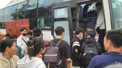 Thầy trò xã vùng sâu của huyện Tân Phú vượt hơn 60km đường rừng đi thi tốt nghiệp