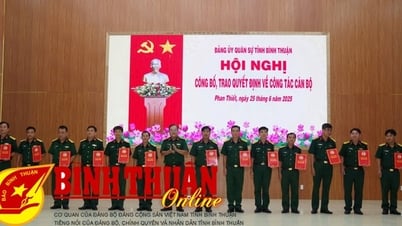 Bộ CHQS tỉnh Bình Thuận và Lâm Đồng trao quyết định về công tác cán bộ
