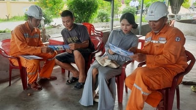 Tiết kiệm điện - giải pháp để thích ứng nắng nóng và giá điện tăng