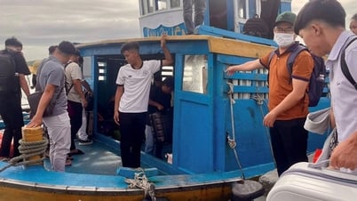 مدينة هوشي منه: المرشحون من البلديات الجزرية يستقلون القوارب إلى البر الرئيسي لتقديم امتحان التخرج من المدرسة الثانوية لعام 2025
