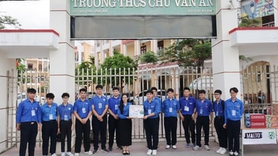Die Hai Phong Youth Union besuchte die Teams, die am Programm „Unterstützung der Prüfungssaison“ für die High School-Abschlussprüfung 2025 teilnahmen, und überreichte ihnen Geschenke