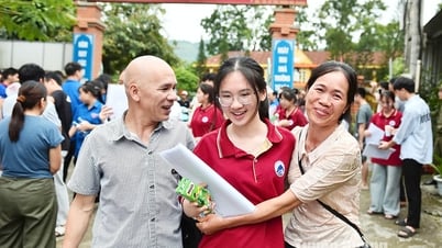 Các thí sinh hoàn thành môn thi đầu tiên