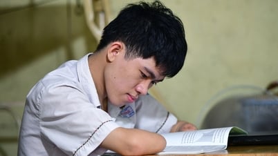 Gia Lâm đi thi tốt nghiệp, không bàn tay nhưng không muốn phiền thầy cô viết bài thay