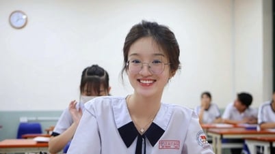 Eine Schülerin aus Ho-Chi-Minh-Stadt geht strahlend zur besonderen Abiturprüfung