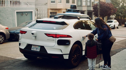 Uber ra mắt dịch vụ taxi tự lái cạnh tranh Cybercab