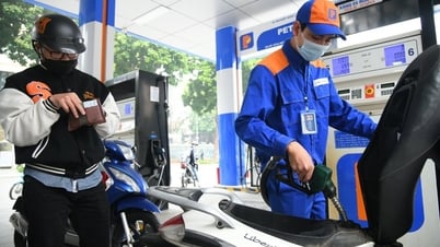 Giá xăng tăng gần 300 đồng/lít từ 15 giờ hôm nay