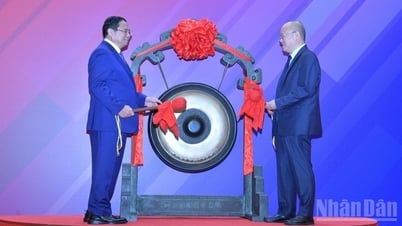 Thủ tướng Phạm Minh Chính thăm Sở Giao dịch Chứng khoán Thượng Hải