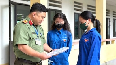 Công an thị trấn Tam Sơn kịp thời động viên thí sinh không bỏ thi tốt nghiệp THPT năm 2025