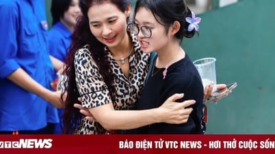 Thí sinh khóc thét với đề Toán mới, 'đọc đề hết nửa thời gian'