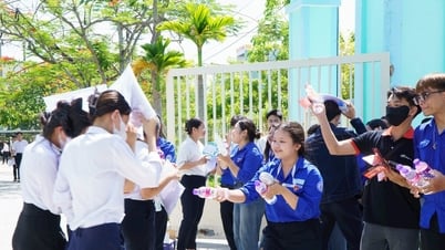 Tuổi trẻ đồng hành cùng các sĩ tử vượt “vũ môn”