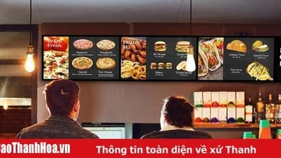 لماذا لا تزال شاشات الإعلانات LCD هي الحل الأمثل في مواقف المشاهدة عن قرب؟