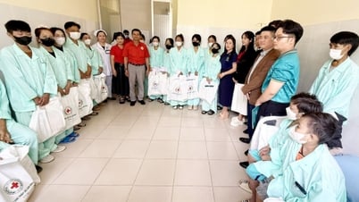 Chia sẻ yêu thương với người bệnh
