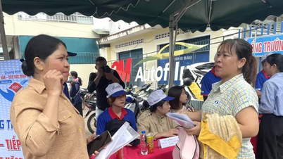 ครูและข้าราชการหมู่บ้านจำนวนมากสอบผ่านระดับมัธยมศึกษาตอนปลาย
