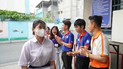 Thi tốt nghiệp THPT: Một thí sinh đau bụng đi cấp cứu được xét đặc cách tốt nghiệp