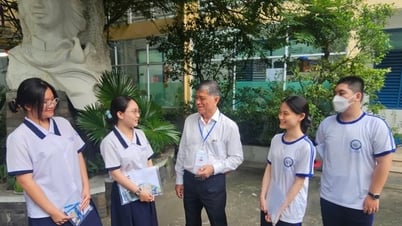 호치민시 교육훈련부 국장: 시는 경험이 풍부한 시험 감독관을 선발합니다.