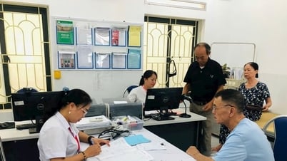 Người dân hai xã mới Quảng Oai và Quang Minh trải nghiệm phần mềm quản lý y tế VNPT-HMIS