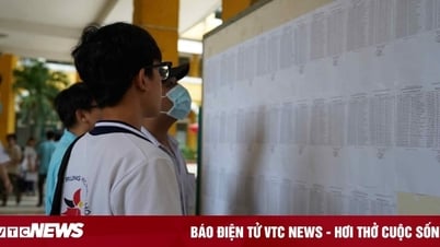 Đang thi môn Văn, thí sinh ở TP.HCM phải đi cấp cứu
