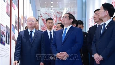 Thủ tướng tìm hiểu hoạt động của Sàn giao dịch chứng khoán Thượng Hải