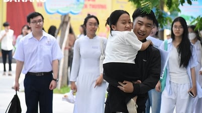 Cô bé xương thủy tinh và hành trình đi thi