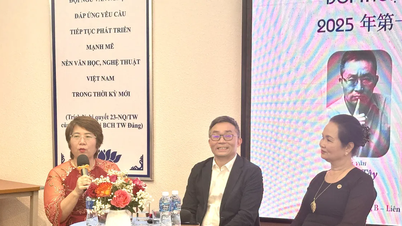 Nhà văn Đông Tây: “Hãy viết thật tốt và cùng chia sẻ với nhau”