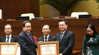 Đại biểu Quốc hội tỉnh Bắc Kạn vinh dự được Ủy ban Thường vụ Quốc hội tặng Bằng khen