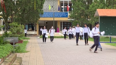 Thí sinh hoàn thành ngày thi đầu tiên của Kỳ thi tốt nghiệp THPT 2025