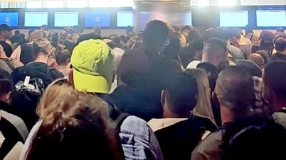 Khách Việt mắc kẹt vì chiến sự, hãng hàng không khuyến cáo theo dõi lịch trình
