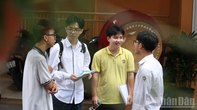 Physics exam for high school graduation 2025: Cluster questions appear to assess sequential thinking ability