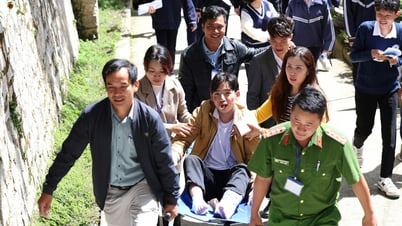 ダラット：交通警察が事故にあった2人の学生を助け、学校へ行き試験を終えられるようにした