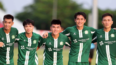 SHB Đà Nẵng - Trường Tươi Bình Phước (hiệp 1) 0-0: Tấn Trường bắt bóng 1 tay điệu nghệ