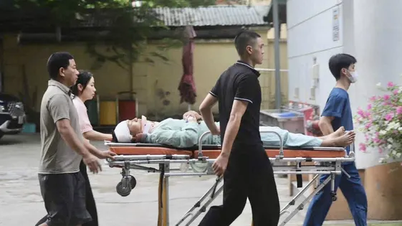 تعرض الطالب لحادث وتحمل الألم وذهب إلى مكان الامتحان على نقالة