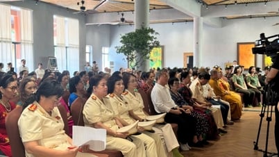 Cérémonie commémorative pour les générations de martyrs héroïques de la Sécurité publique populaire du Vietnam