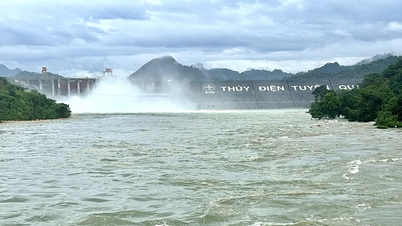 Thượng nguồn mưa lớn, hồ thủy điện Tuyên Quang mở 1 cửa xả đáy