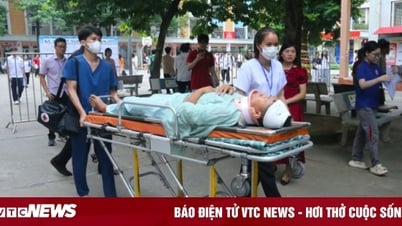 Male student on stretcher to take high school graduation exam after traffic accident