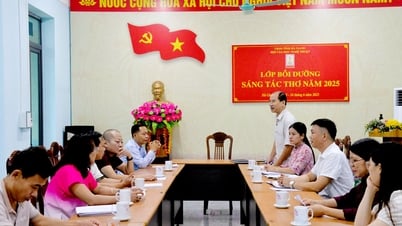 Meeting to arrange and hand over when merging the Literature and Arts Associations of Ha Giang and Tuyen Quang provinces
