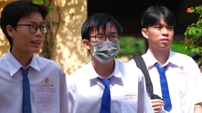Sĩ tử Cần Thơ thở phào vì đề lịch sử, địa lý "dễ thở"