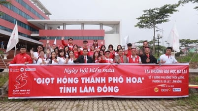 Diễu hành tuyên truyền về Hành trình đỏ - Ngày hội hiến máu “Giọt hồng thành phố Hoa” năm 2025