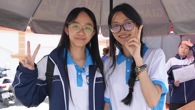 Môn thi tổ hợp: Nhiều thí sinh than khó, có em tự chấm được 8 điểm