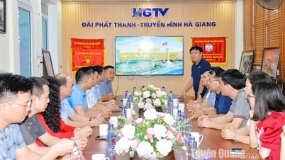 Gặp mặt đoàn cán bộ, viên chức Báo Hà Giang chuyển về Tuyên Quang làm việc
